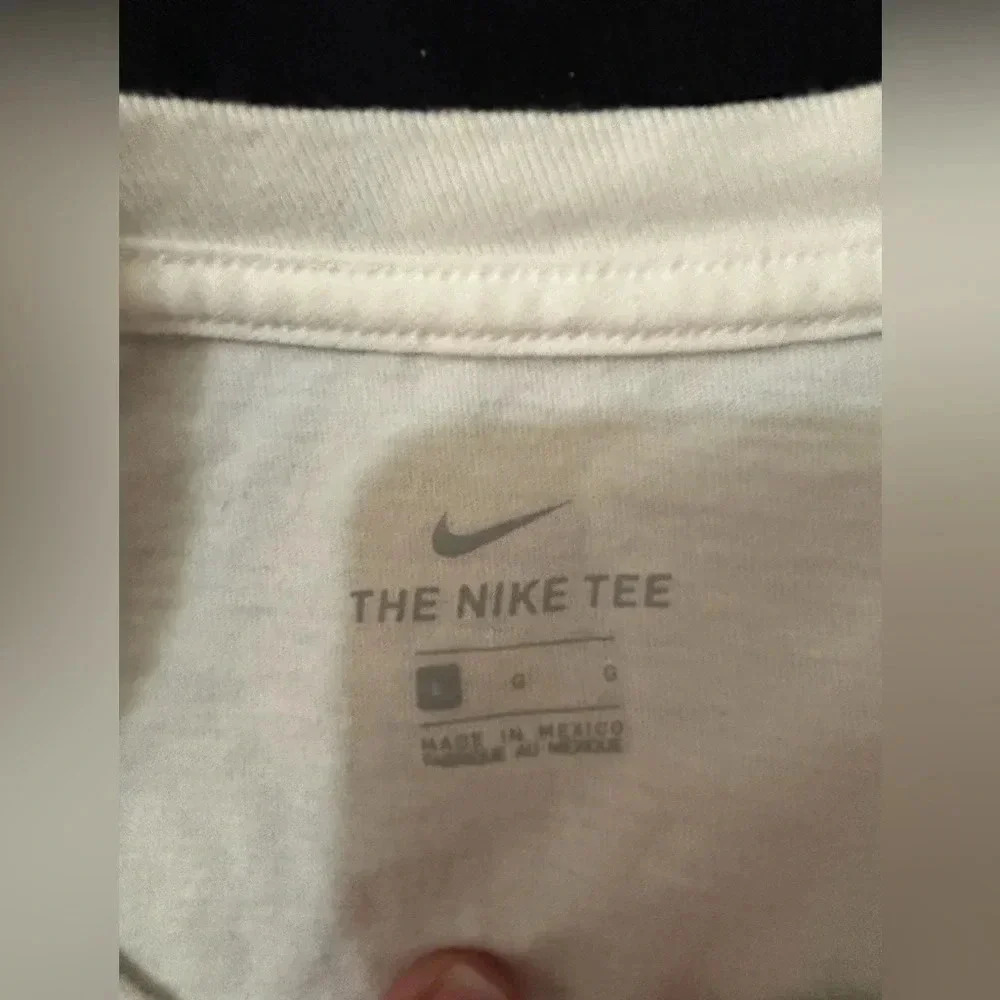 Nike Standard Fit White Born To Hoop Longsleeve Tee Large - Picture 2 of 7